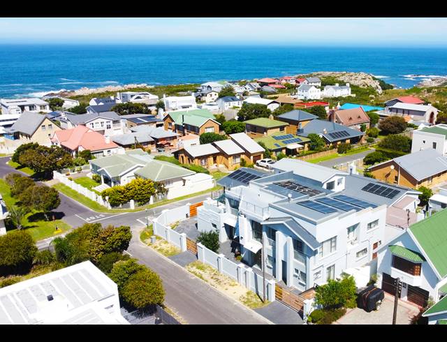 7 BEDROOM FREESTANDING FOR SALE IN KLEINMOND CENTRAL